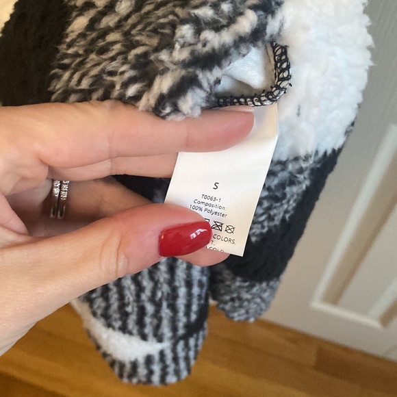 CUTE! Oversized Black and white plaid shacket - Picture 3 of 3